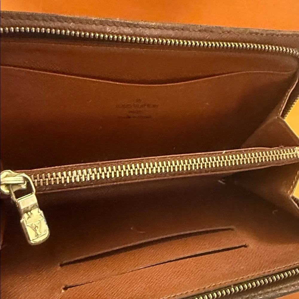 Authentic Louis Vuitton long wallet broken zipper - Picture 9 of 15